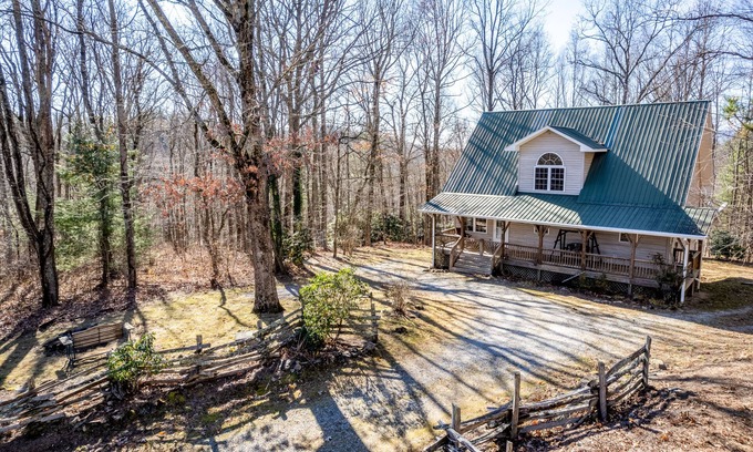 Scaly Mountain House | Secluded mountain getaway with free WiFi, deck, & firepit