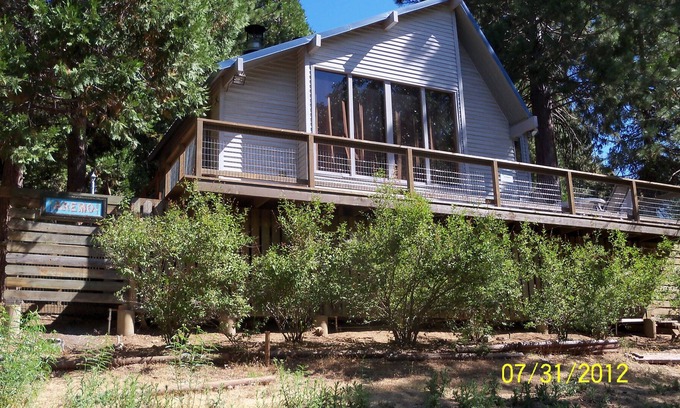 Camp Nelson Cabin | Secluded Mountain Cabin with Rustic Charm in the Sequoia National Forest
