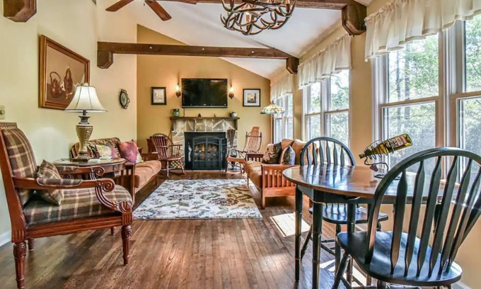 Gerton Cottage | Secluded Mountain Cottage, Close to Town, Amazing Views, Pet Friendly