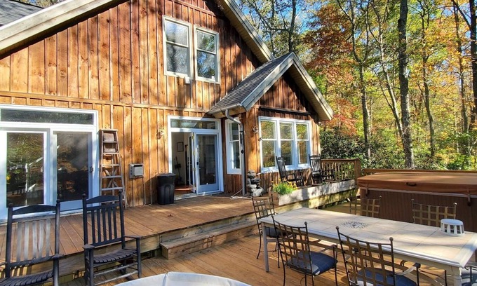 Spruce Pine House | Secluded Mountain Home for 10 w/Hot Tub & Theater