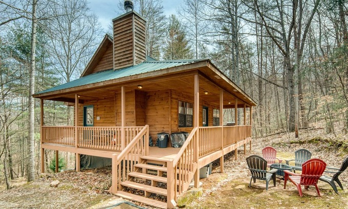Young Harris Cabin | Secluded Mountain Retreat + BBQ, Firepit, Rec Room