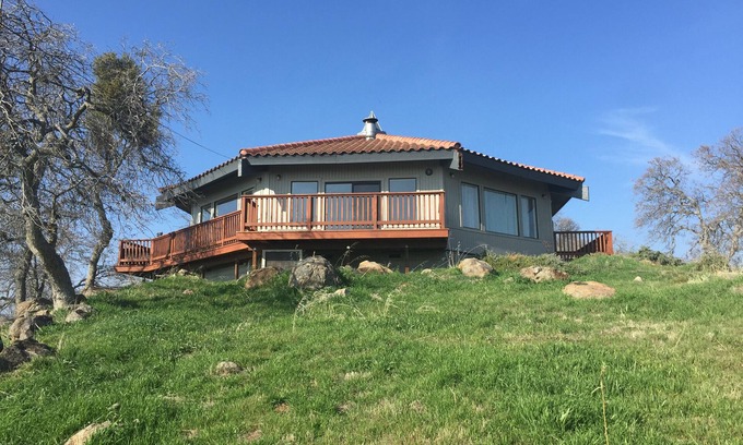 Squaw Valley House | Secluded mountain getaway with amazing views - pet friendly