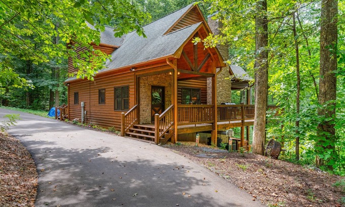 Foxfire Estates Cabin | Secluded mtn-view cabin with private hot tub, fireplaces, firepit, grill, deck