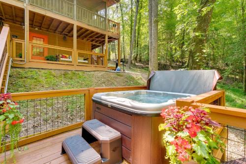 Murphy Apartment | Secluded Murphy Vacation Rental with Private Hot Tub