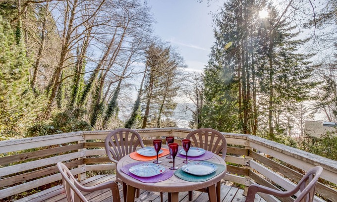 Neahkahnie Beach House | Secluded Nature-lover’s Delight Above Manzanita Has King Suite