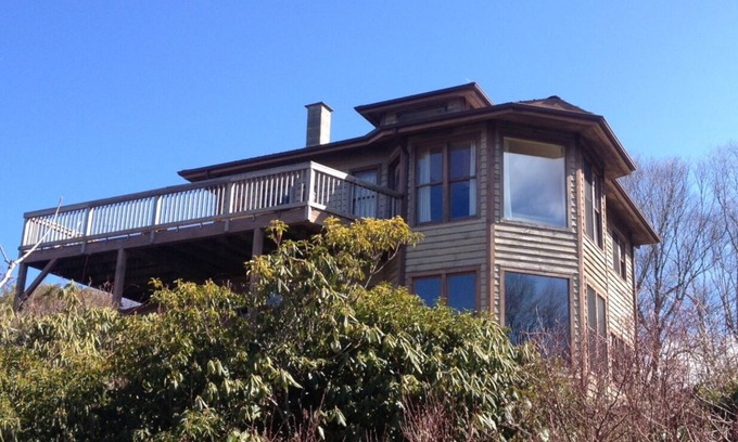 Cherokee House | Secluded Retreat Panoramic Views, Low Rates, Hot Tub, Fire Pit