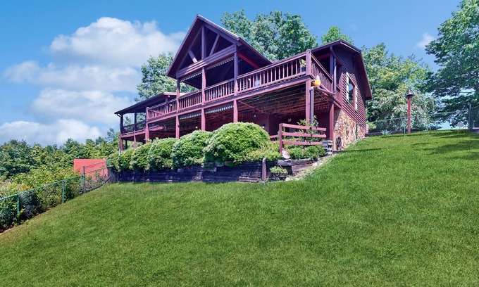 Morganton House | Secluded retreat with nearby waterfalls and hiking trails