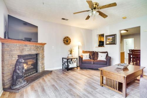 Sevierville Apartment | Secluded Sevierville Condo with Hot Tub and Mtn Views!