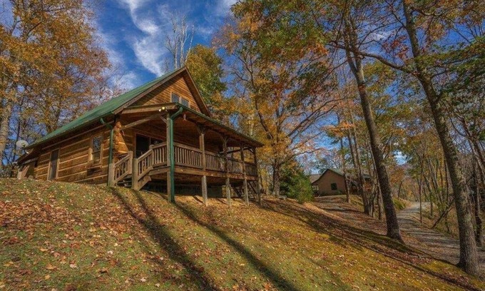 Vilas Cabin | Secluded yet close to everything!