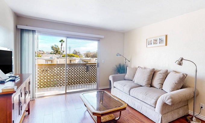 Loma Alta Condo | Second-floor condo near ocean in gated community with pool & hot tub