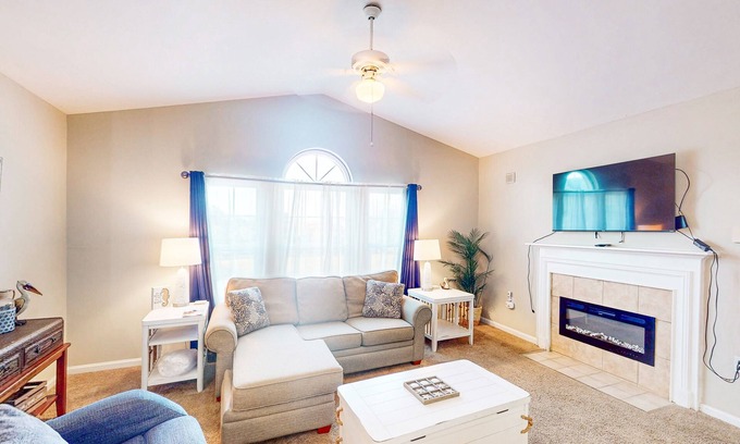 Gulf Shores Condo | Second floor condo with pool & hot tub access, WiFi, private W/D, and central AC