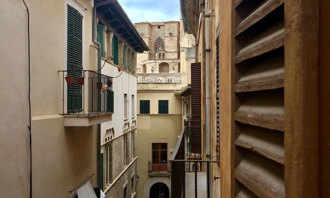 Old Town Apartment | Second floor of the historic building in the old town of Palma for 2 -3 people