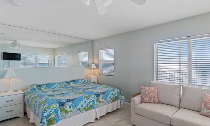 North Redington Beach Condo | Second Floor Corner Efficiency Beachfront Retreat