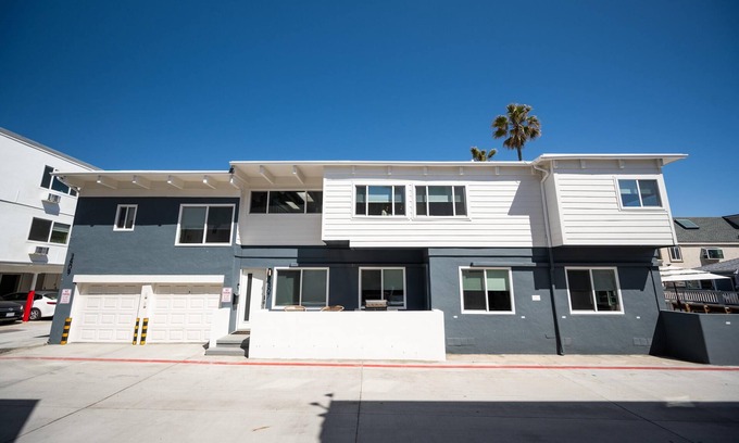 South Mission Beach Condo | Seconds to Beach/Ocean/Bay, AC, Beach Toys