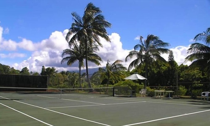 Kilauea House | Secret Beach Estate: Private beach access, pool, tennis, spa chefs kitchen, A/C