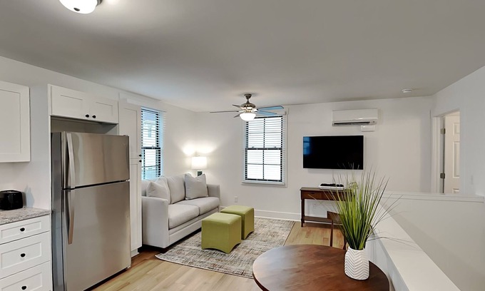 Historic Downtown Savannah House | Secret Garden C | Historic District + Dog Friendly