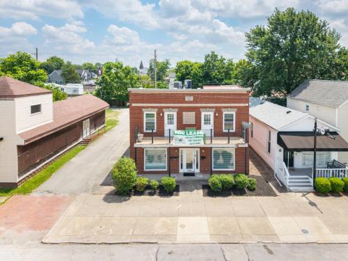 Jeffersonville Apartment | Secretariat Triple Crown Suite