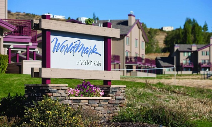 Harbor Village Condo | See all Bear Lake has to offer in this 1BD resort