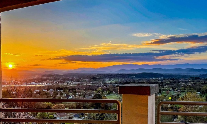 Sevierville House | See the Smokies in Full Fall Color