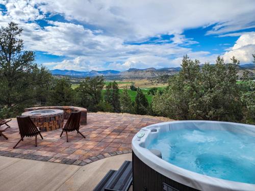 Orderville House | Sego Lily-Amazing Views, Hot Tub, Fire Pit, Stargazing