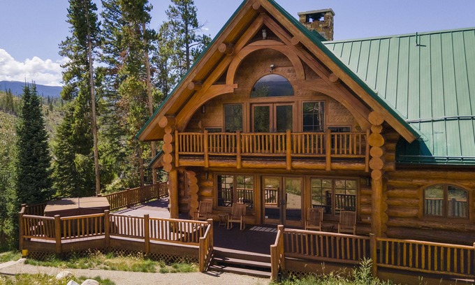 Winter Park Cabin | Selah Vista Lodge 6 Bedroom Luxury Log Home