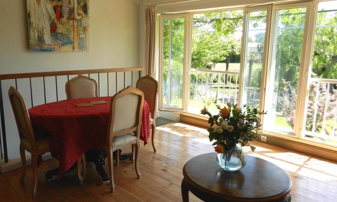 Arles Cottage | Self-catered gite in countryside Mas in the middle of fields, 10 min from Arles