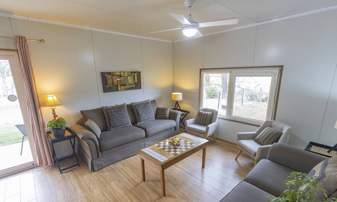 Eurobin Apartment | Self contained 2-brm apartment (accessible) with views of Mount Buffalo