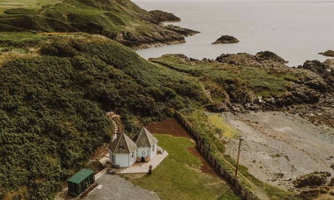 Portpatrick Cottage | Selkie’s Haven: Beachfront Ultra Lux Paradise
