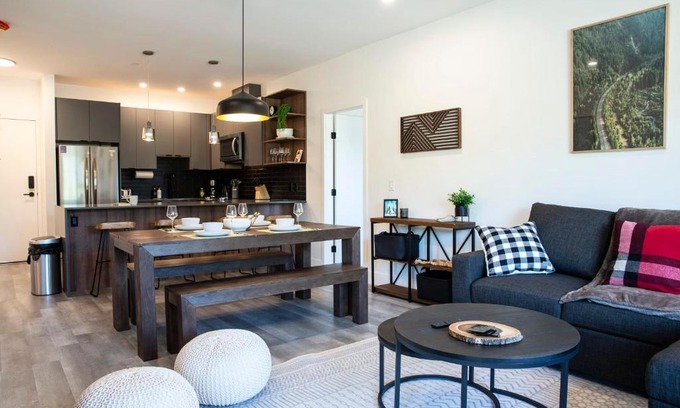 Revelstoke Apartment | Selkirk Powder Dream - Cozy Condo (+Hot Tub)