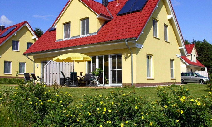 Korswandt Apartment | Semi-detached holiday home by the lakes and the sea 03/- + AnSuM 03