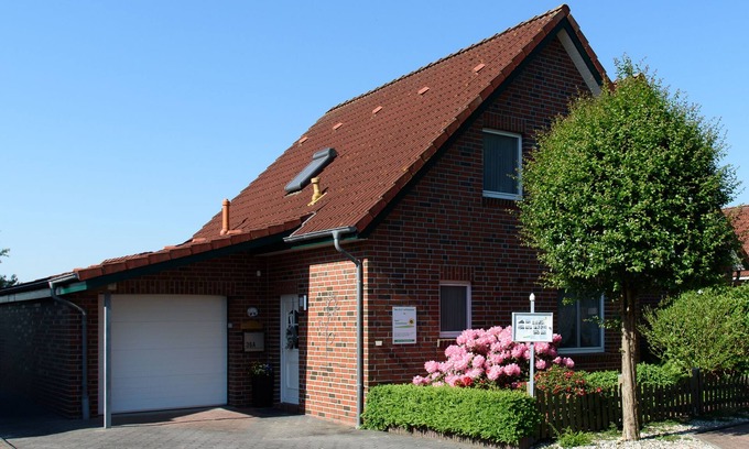 Ditzum House | Semi-detached house in a quiet location in Ditzum with south terrace /garden and garage