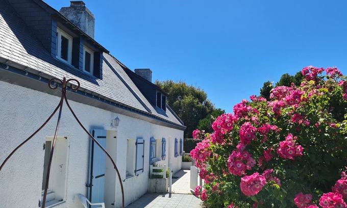 Bangor House | Semi-detached houses on Belle-Ile with BIKES