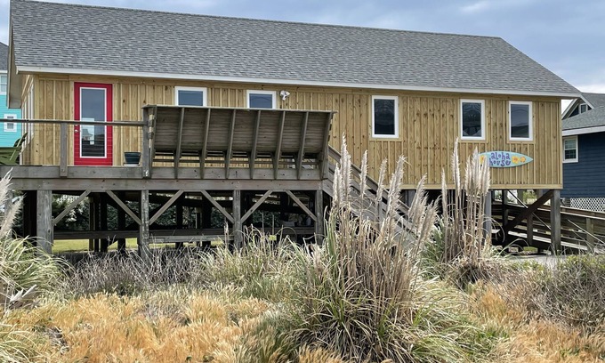 Rodanthe House | Semi Oceanfront/2 king,1 queen/handicap friendly/deck w/ocean & sound views