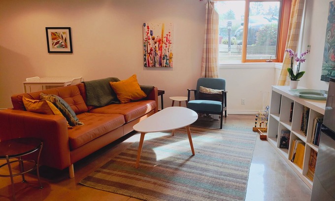 West Edmonton House | Semi Private Suite-U of A, UA Hospital, Whyte Ave, Trails, Train!