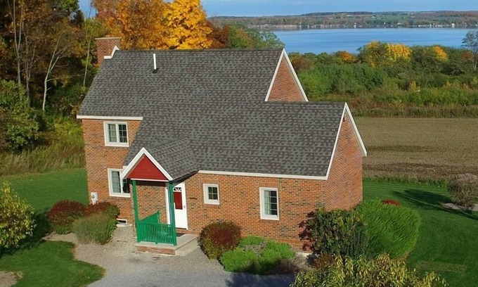 Geneva House | Seneca Cottage [Bella Vista Cottages] , Bella Vista Cottages
