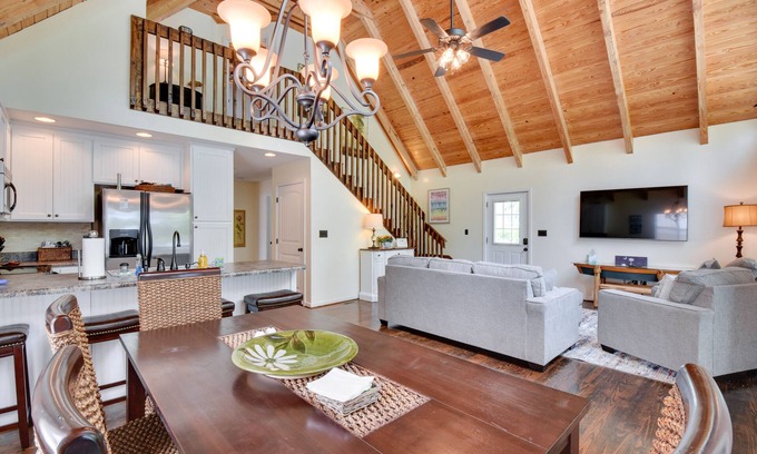Seneca Cottage | Seneca Lakefront Vacation Rental w/Boat Dock!