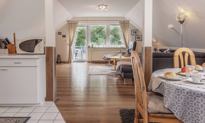 Harlesiel Apartment | Sensational in every respect: the upper floor apartment offers space for 2 to 3 p