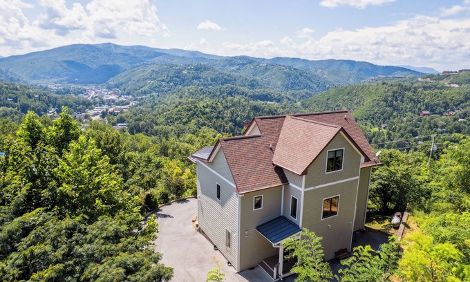 Gatlinburg Cabin | Sensational View: Gatlinburg's Best View! Gorgeous Custom Home Minutes from Town