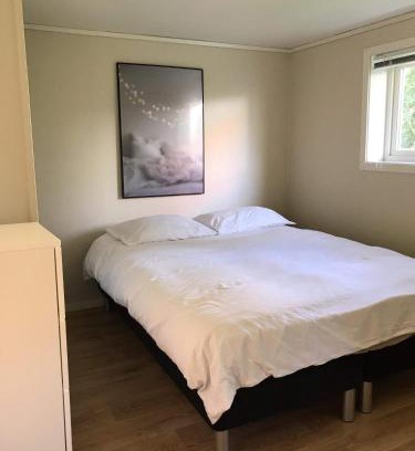 Haugesund Apartment | Sentrumsnær kjellerleilighet, nær sykehus og høgskole, parkering