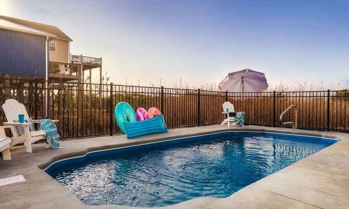 Sneads Ferry House | Sep 28-30! Book Group Stay! Pool! Views! Hot Tub!