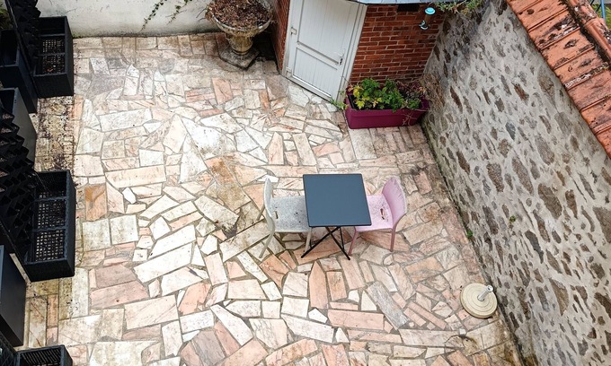 Limoges Bed & Breakfast | Separate Zen room, with separate bathroom, close to the city center.