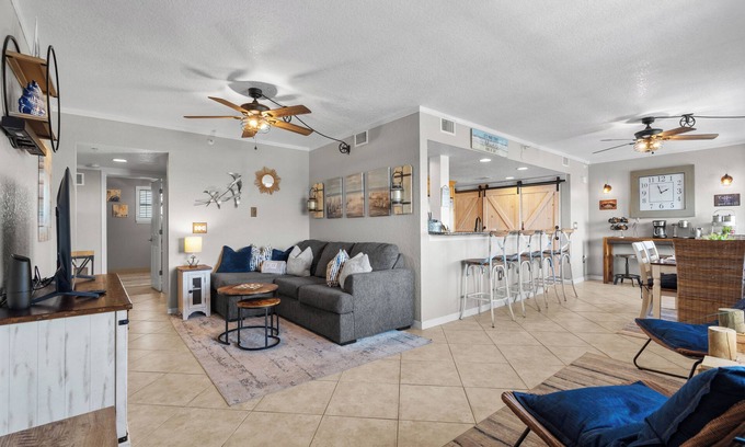 Clearwater Beach Condo | SEPT DEAL 10% OFF Waterfront Retreat~Walk to Beach~Central Location