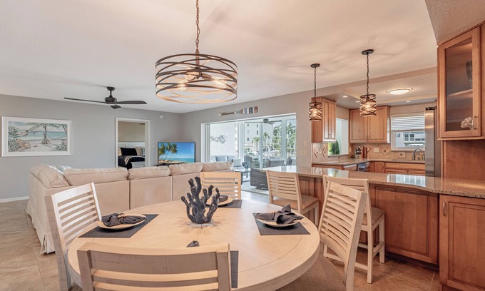 Historic District Condo | Sept/Oct Special! 25% off! Beautiful Condo near Fisherman's Village.