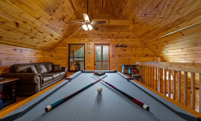 Sevierville Cabin | September Specials! Quiet, Cozy, Games, Arcade & Hot Tub