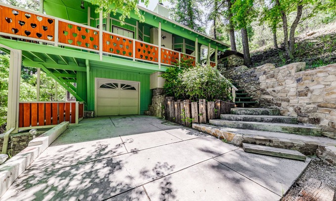 Ruidoso House | Sequioa Cottage: Feel the Love, Inside and Out!
