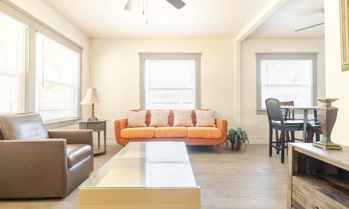 Visalia House | Sequoia/Kaweah Hospital Duplex 2/2