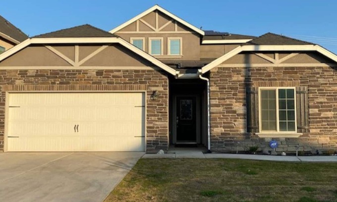 Visalia House | Sequoia Neighbor/Home Away From Home