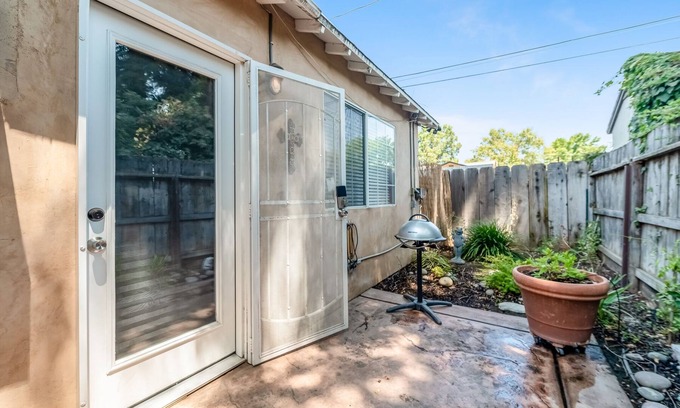 Visalia Apartment | Sequoia Park CA Coast Wineries Skiing-All Day Trips from Comfy Apt