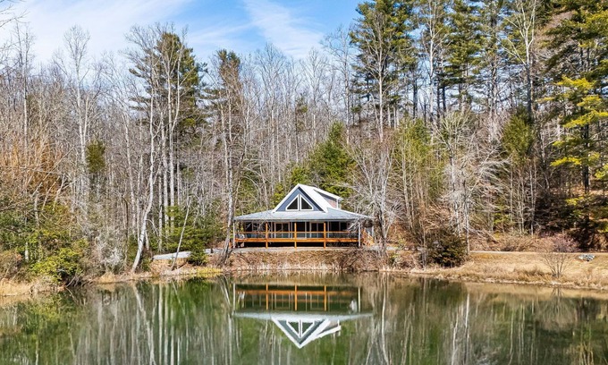Pisgah Forest House | Serenade Shores by CM | Pet-Friendly Cabin, Waterfront Views🌊 +Biltmore Pass