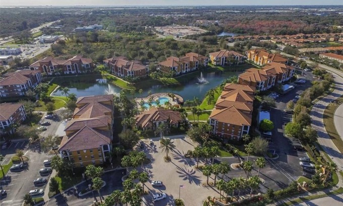 Sarasota Condo | Serenata Sarasota 2nd floor condo gated community - steps to the pool